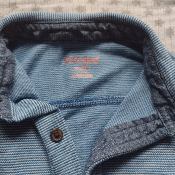 Soft Button-Up with Collar and Denim Details - Picture 2 of 5